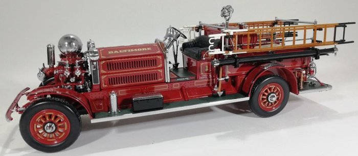 Ahrens Fox N-S-4 1925  Feuerwehr rot  1:24  Yat Ming 