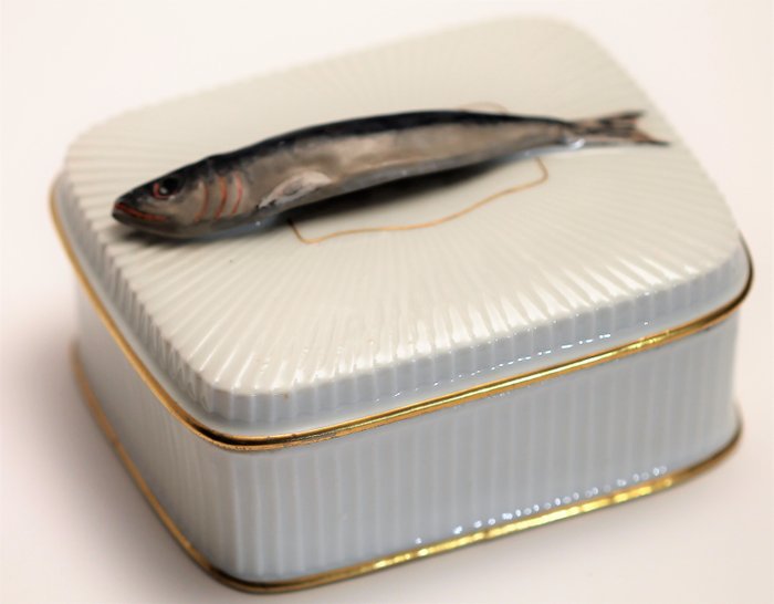 Charles Pillivuyt & Co, Mehun-Sur-Yevre - Raffinata scatola di sardine dipinta a mano - Porcellana