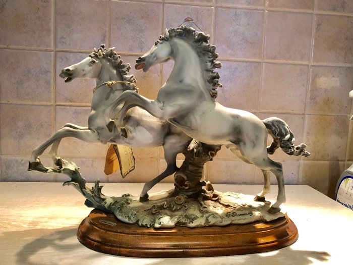 Giuseppe Armani - Capodimonte - Bela estátua com cavalos de Giuseppe Armani - Porcelana