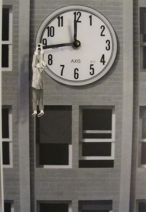 Axis - Harold Lloyd scene - Klokke