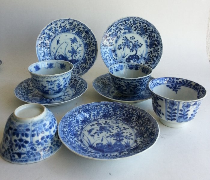 Antique chinese cup and saucers with flowers (9) - Blue and white - Porcelain - China - 19th century