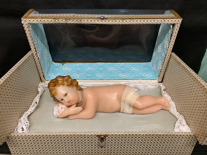 Antikes Baby Jesus im Wachs mit Spieluhr in einem Fall - Wachs