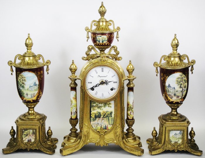 Tríptico reloj de mesa y jarrones. - Franz Hermle - Ormolu - Finales del siglo XX