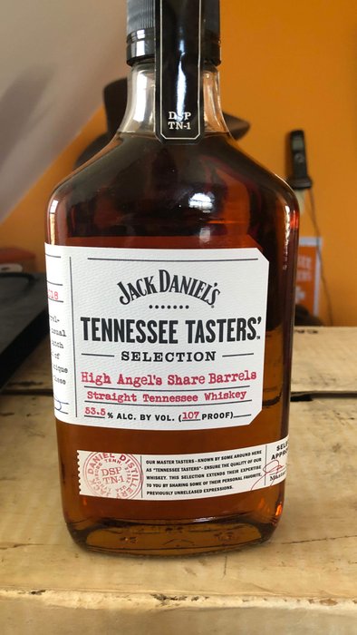 jack daniels Tennessee- Hickory Smoked Taster is a fully matured whiskey finished with charred hickory staves for a smoky flavor at 100-proof.
