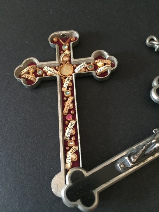 relikwiehouder met houten ( palissander ) kruis ingelegd - 11 prachtige ...