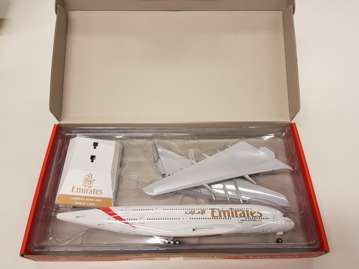 Emirates Airbus A380-800 - Modell - Vas (öntött/kovácsolt)