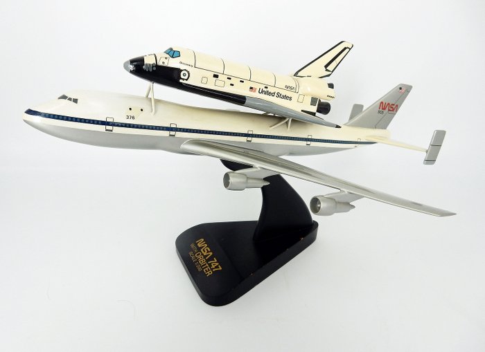 NASA Shuttle Carrier Aircraft Boeing 747 with Space Shuttle Orbiter 1:200 - Maquette - Hars/polyester, Hout, Plastic