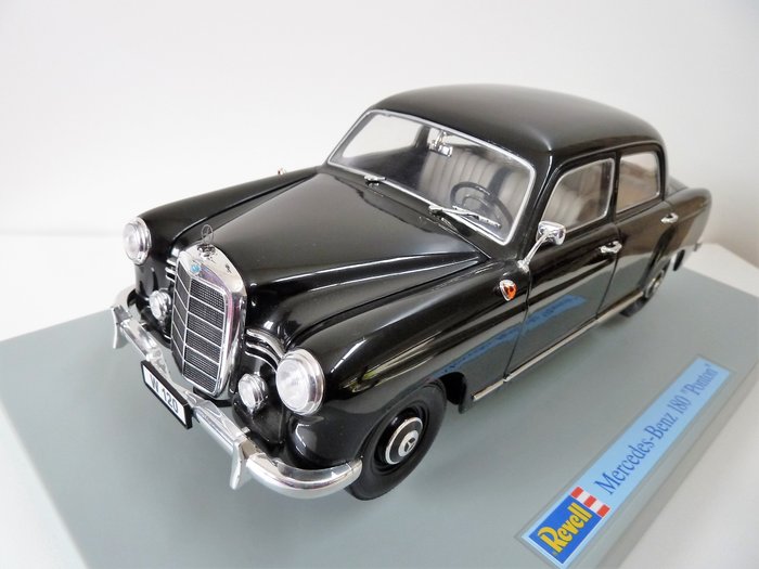 Revell - 1:18 - Mercedes-Benz 180 "Ponton" W120 1953