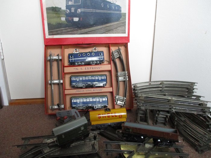 BUB voor nederlandse markt NS uitvoering - 在OVP的德國製造的罐頭火車 met extra wagons rails toebehoren - 1950-1959 - 德國