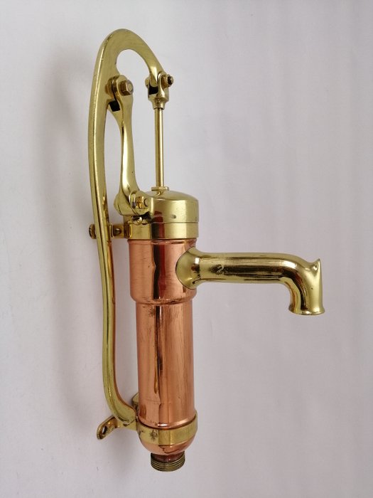 古董铜手动水泵 (1) - 黄铜和青铜