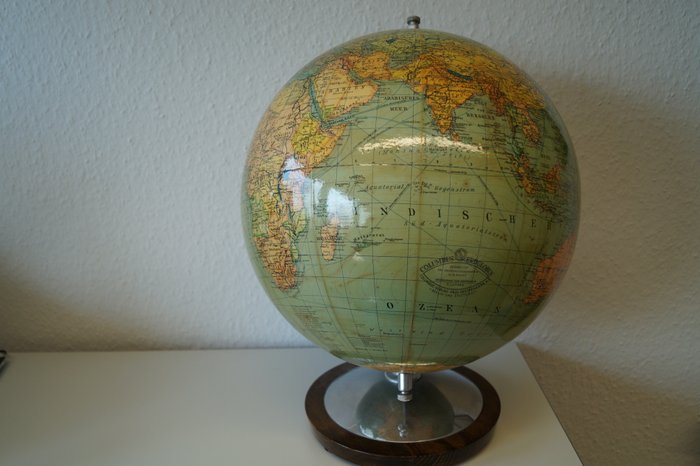 Globus; Columbus Verlag Berlin Erdglobus  - Dr. R. Neuse and C. Luther - Table globe with beautiful wooden foot
