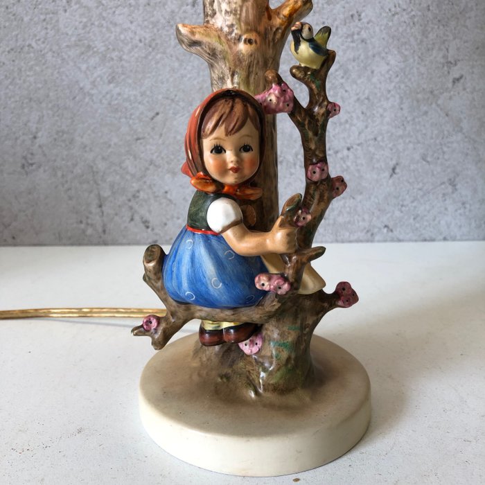 M.I. Hummel - Goebel Hummel - 229 Lámpara Frühling / Apple Tree girl (1) - Porcelana