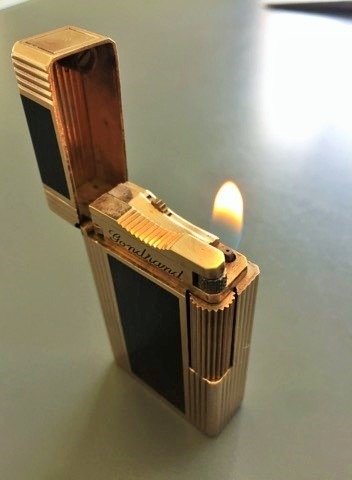 Dupont - Lighter - ST Dupont lighter gold plated and black lacquer