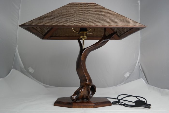 Leonard T - Lampe de table design en bois de racine avec coiffe en osier tressé