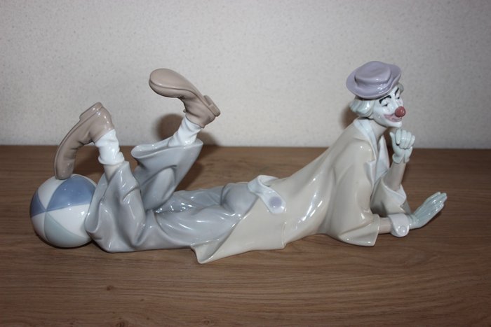 Salvador Furio - Lladro - Figurina Clovn cu minge (1) - Porțelan
