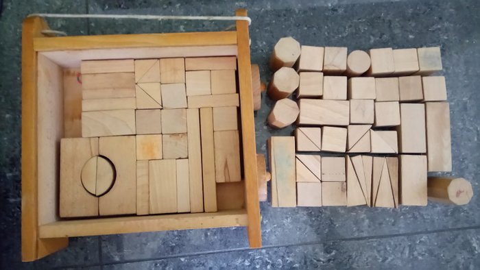 Carruagem de madeira vintage com blocos de madeira - Madeira