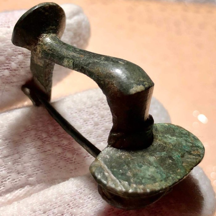 Roma antica Bronzo Fibula / fibula del ginocchio.