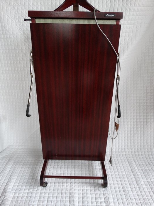 Pressboy Union Electric Serie 542 - Valet hanger and electric trouser press