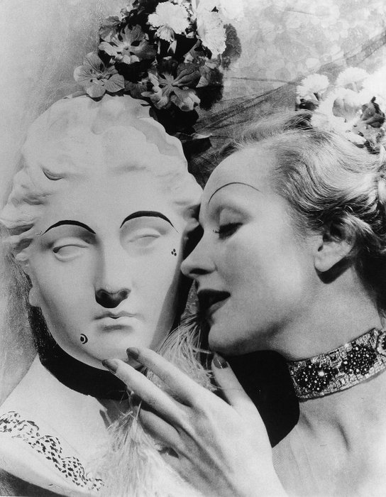 Cecil Beaton (1904-1980) - Marlene Dietrich, 1935 - Catawiki