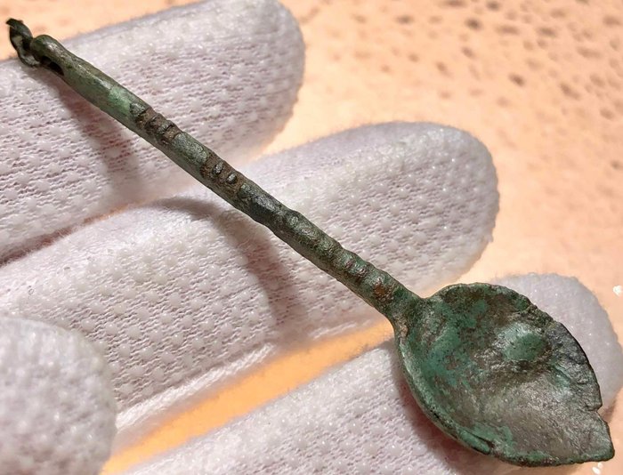 Vroeg-middeleeuws Brons Medisch hulpmiddel - Verfraaid lepel.