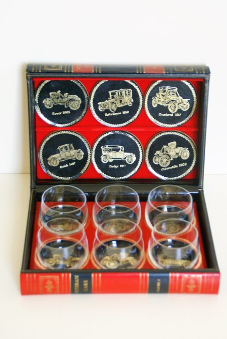 Design Philipp - Sett med Whisky Glasses & Veteran Car Coasters i en Faux Book Box