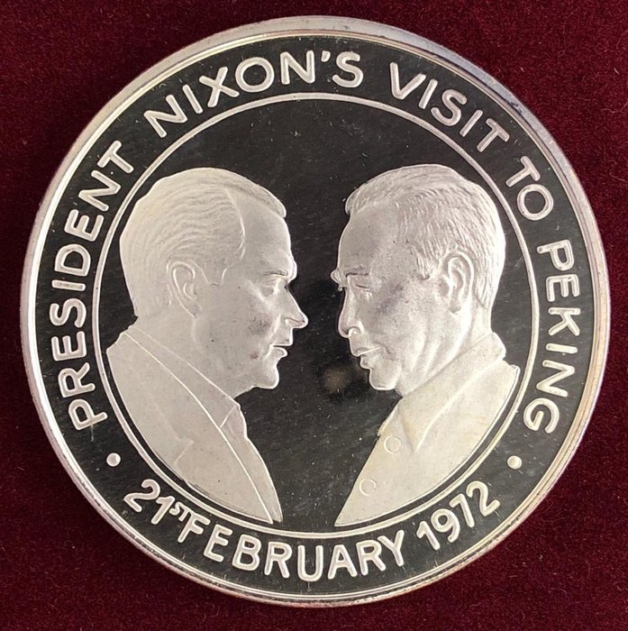 China -  Silver Medal - 1972 Commemorating Nixon's visit to Beijing and  the UN's recognition of PRC as a permanent member - Zilver