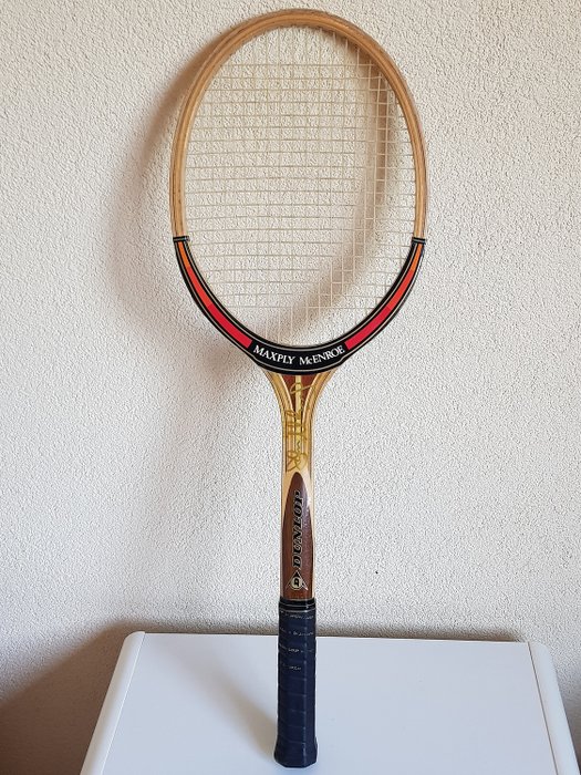 Tennis - John McEnroe - raqueta de tenis firmada