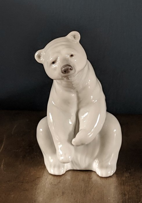 Lladro Resting Polar Bear Polar Bear Figurine Sculptor Juan Huerta Spanish Porcelain