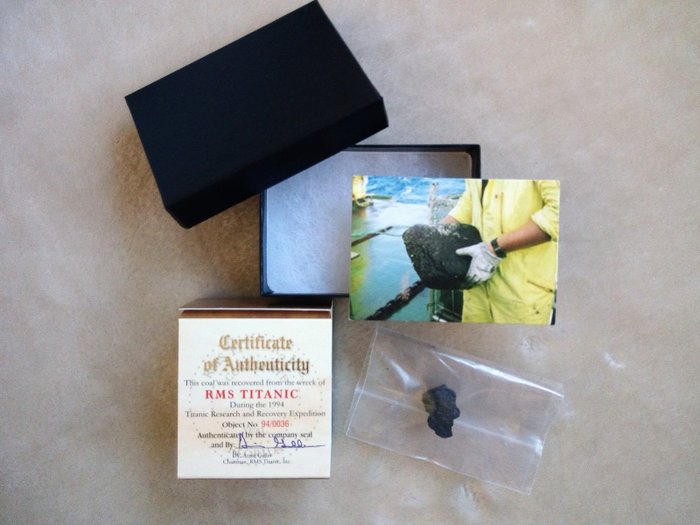 R.M.S. Titanic - Coal - Rare and historical piece very limited - COA