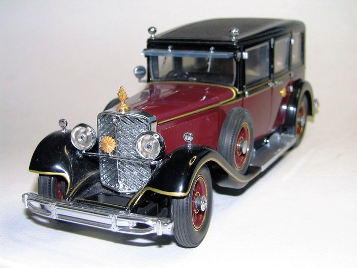 Paul's Model Art - 1:24 - 1935 Mercedes Benz 770 K Sedan - Auto dell'imperatore Hirohito della collezione First Class
