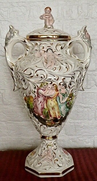 Capodimonte - Grande vaso pomposo con coperchio, modello 177 - Ceramica