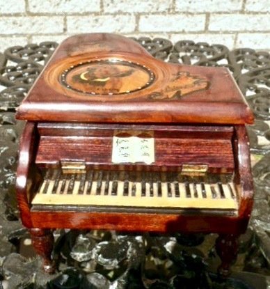 Frédéric Chopin - Music box in the form of grand piano / grand piano - Walnut