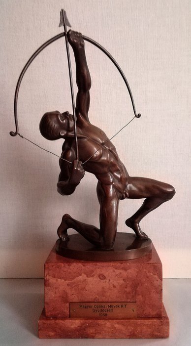 Elisabeth Haich (1897-1994) - The bowman - Art Deco patinated bronze sculpture