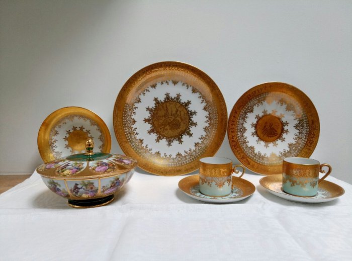 DW Porzellan Manufaktur - Hermoso conjunto de platos-tazas-bonbonnière - Porcelana, Porcelana con incrustaciones de oro.