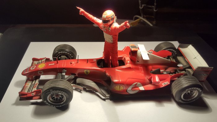 Hot Wheels - Scale 1/18 - Ferrari 2004 - Michael Schumacher