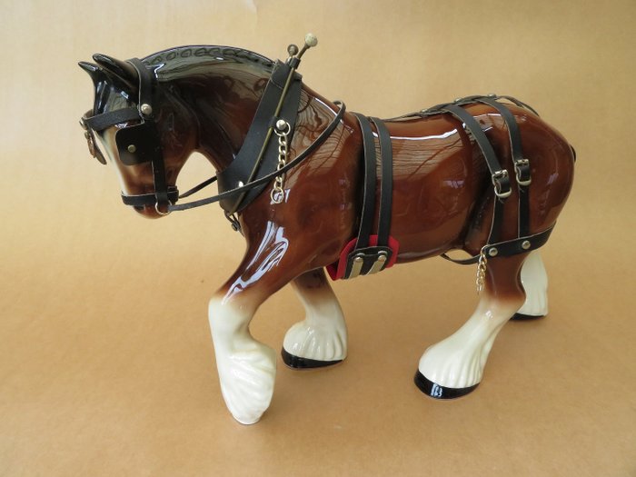 ca 1980: cavalo de projecto com arnês de couro - Realista - Porcelana