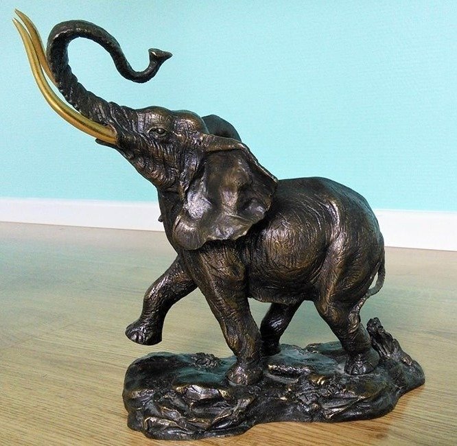 Franklin Mint - A Serengeti-óriás - Bronz Elephant, 24 kt-os szárakkal - Aranytányér, Bronz