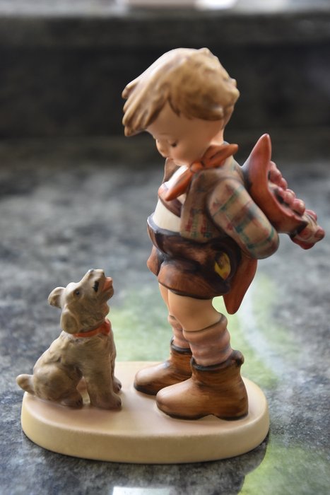 hummel - figura fiú kutyaszámmal 317 (1) - Porcelán