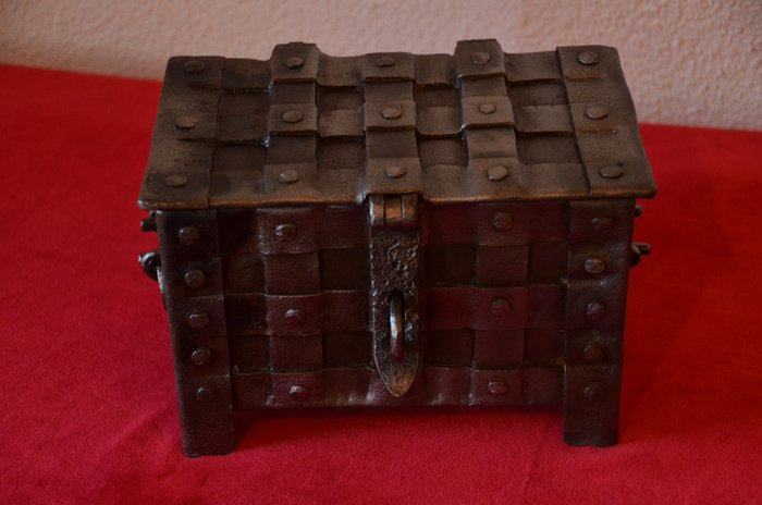 Gothic war chest made of iron / iron chest / offertory box - 14 x 14 x 20 cm (1)