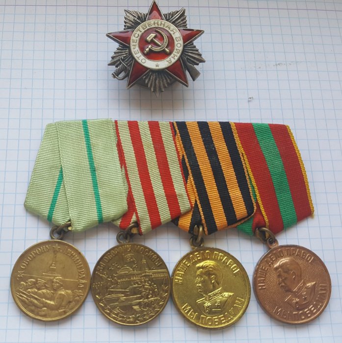 Rusland - Sovjet-Rusland, een groep van 4 medailles voor de Tweede Wereldoorlog + ster - Medaille - 1944