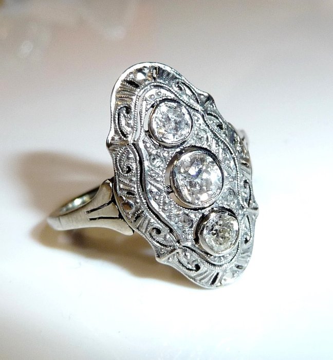 14 Kt White gold - Antique Ring - Art Deco 0.70 ct. diamonds