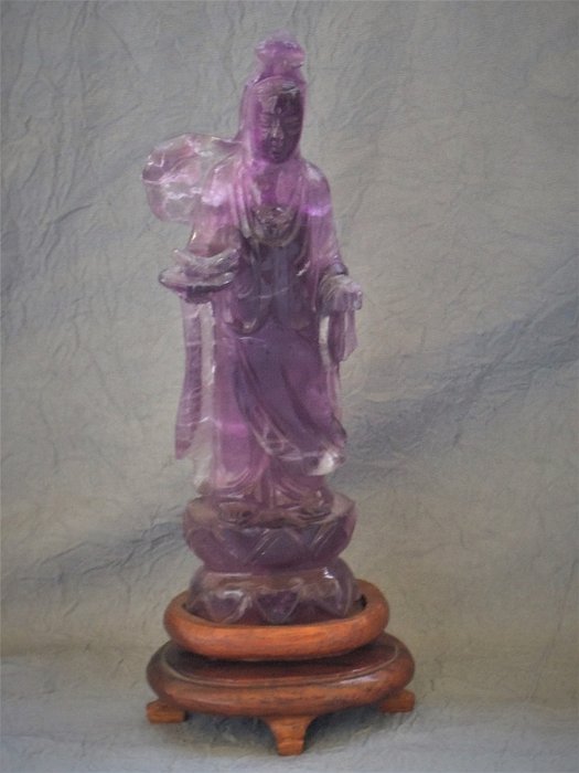 Standing figure (1) - 紫水晶 - Guanyin - 中国 - 20世纪下半叶