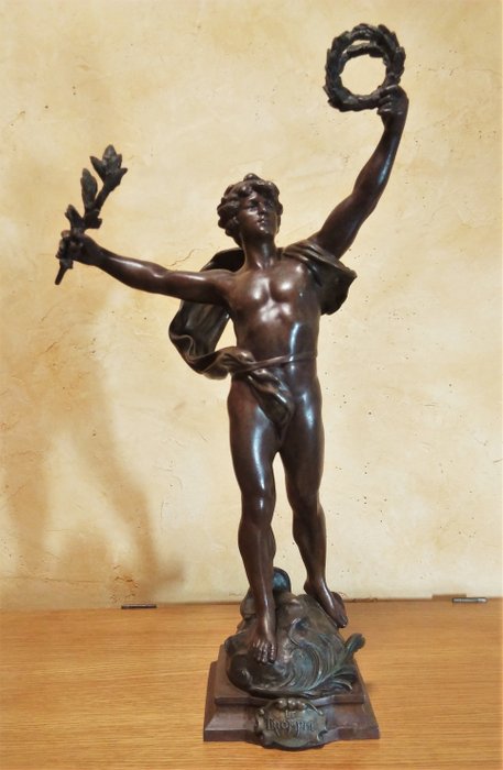 Louis Moreau (1855-1919) - "Le Triomphe", Skulptur - Rohzink - Anfang des 20. Jahrhunderts
