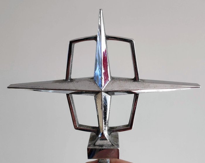 Embleemi / Maskotti - Lincoln - Continental  1958 - 1970 hood ornament cross emblem  - 1958