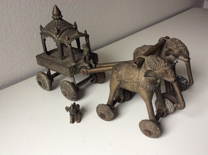 Leksak (2) - Brons - vagn med elefanter - Koets maharadja - Indien - Brittisk Raj (1858-1947)