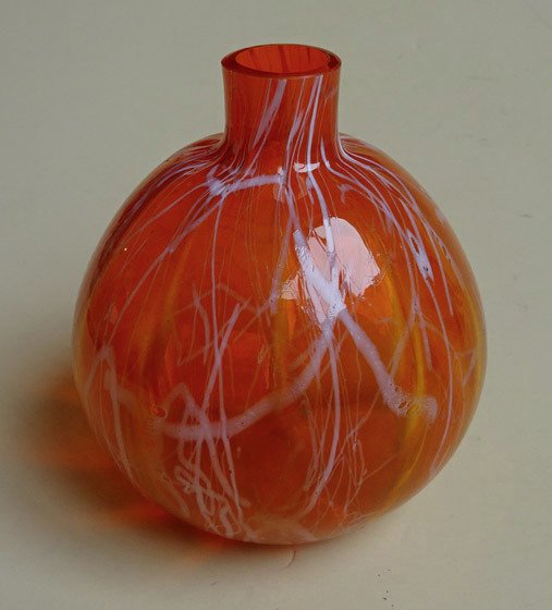 Chris Lanooy - Leerdam - oranjevaasje met witte slierten - Glass