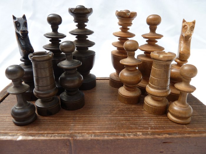 Conjunto de xadrez vintage de madeira velha na caixa original - Madeira