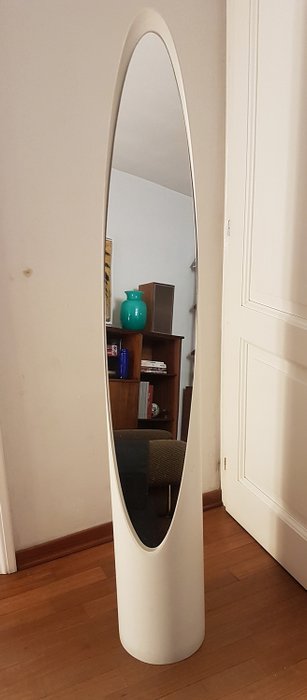 "Unghia" mirror