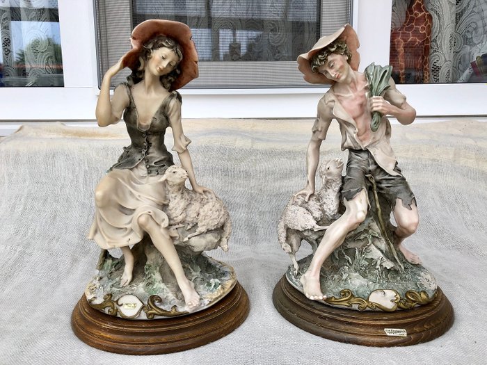 Giuseppe Armani - Capodimonte - figurines (2) - Porcelain
