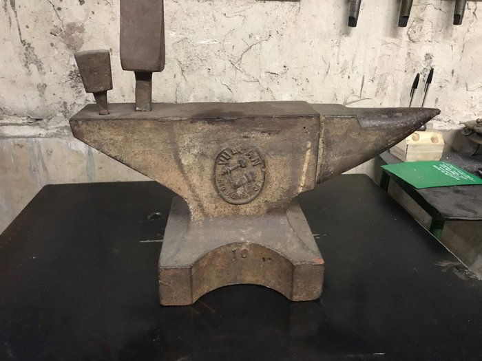 anvil - Iron (cast/wrought)